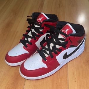 Air Jordan 1 Mid Chicago
